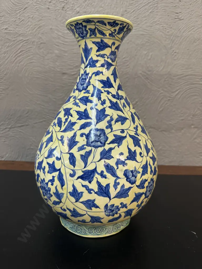 Qing Dynasty Style Chinese Porcelain Pear Shaped Vase Yellow Background Blue Floral Scrolling Vine Pattern H36cm. Image 1++