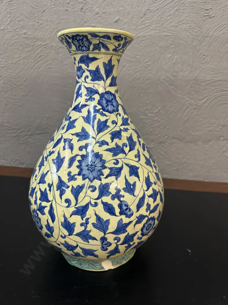 Qing Dynasty Style Chinese Porcelain Pear Shaped Vase Yellow Background Blue Floral Scrolling Vine Pattern H36cm. Image 1++