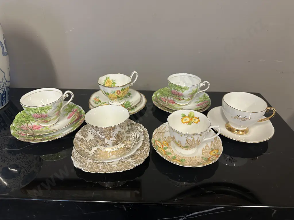 J&G Meakin 'Sol' 'Misty Morn' China Trios x5 & One Extra Cup (as found) On Cream Wire Display Rack Image 1++