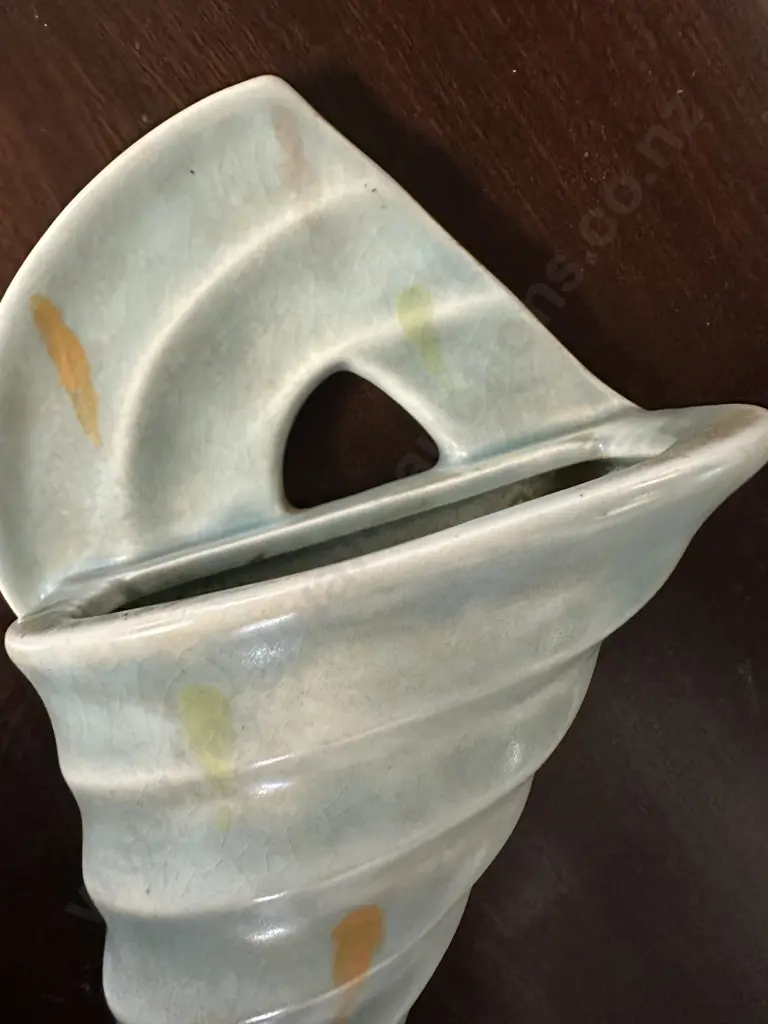 Art Deco Beswick Shell Shaped Pocket Wall Vase Pattern # 433 Image 1++