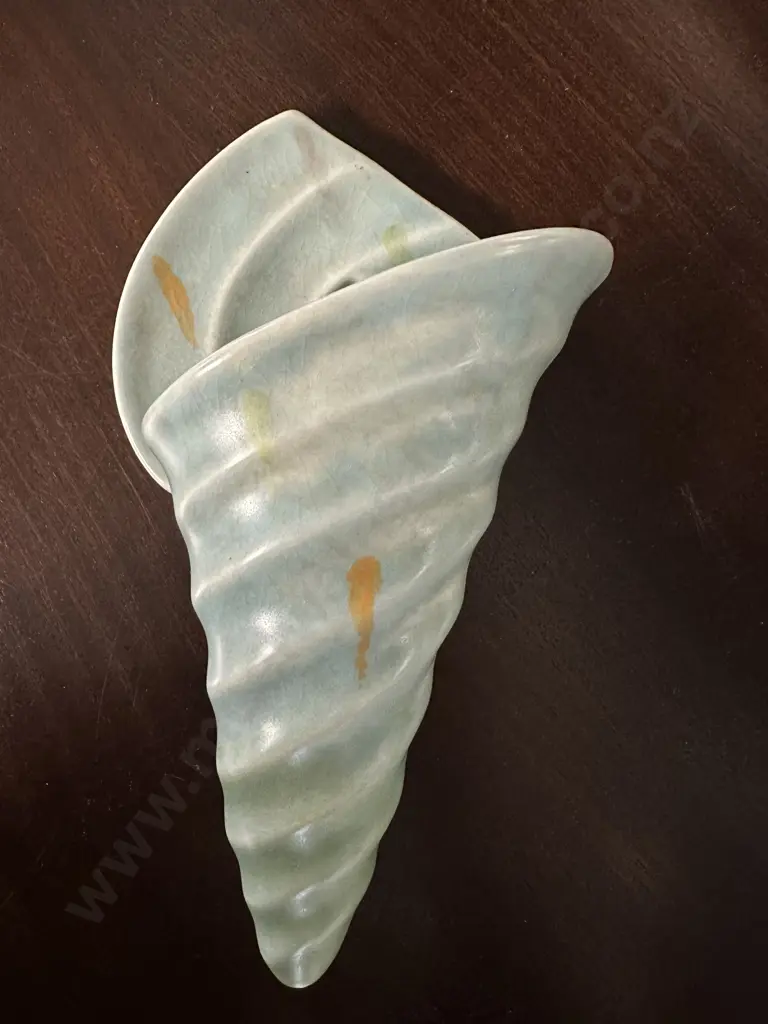 Art Deco Beswick Shell Shaped Pocket Wall Vase Pattern # 433 Image 1++