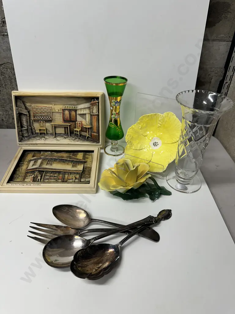 China & Glass Items Etc Incl B.D. Wall Plaque, Robert Burns Cottage & Old Curiosity Shop Image 1++