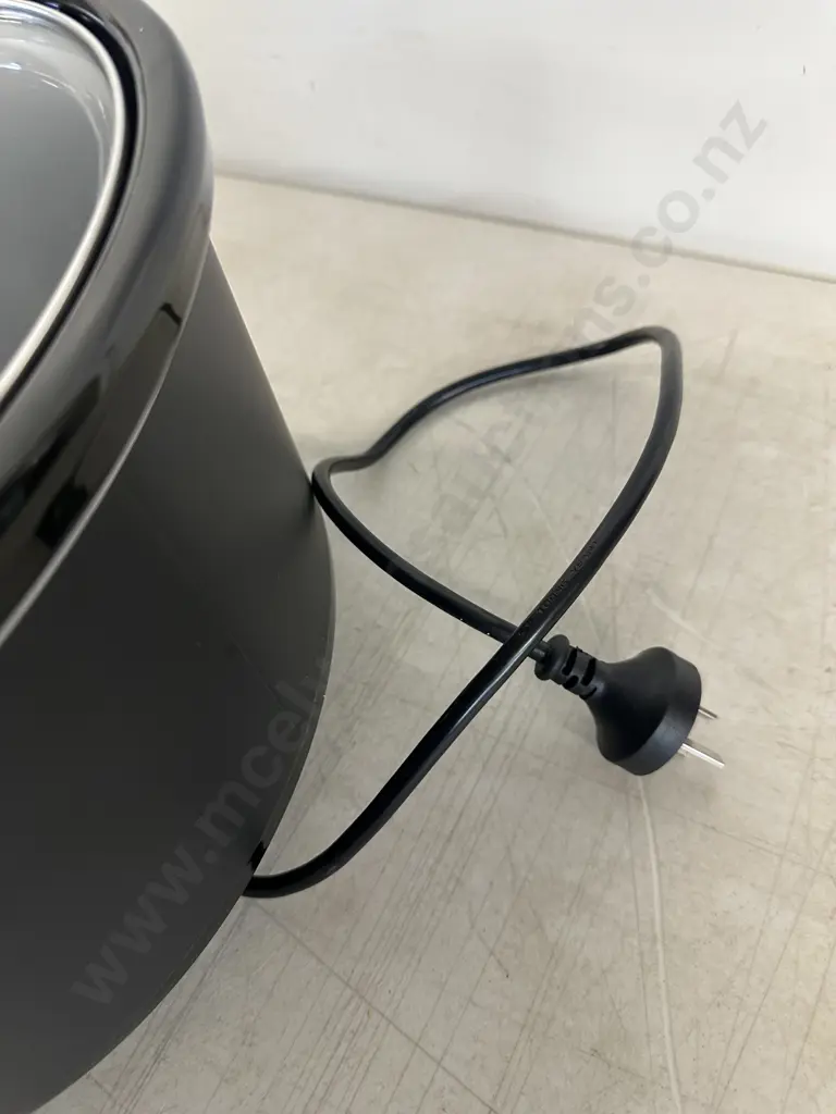 Russell Hobbs Slow Cooker 220-240 Volts Image 1++