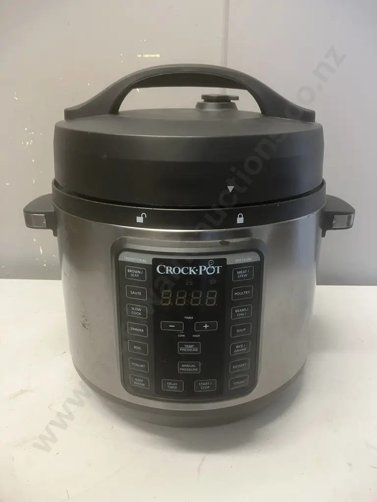 Crock-Pot Model CPE300 (Dented Side) Image 1++
