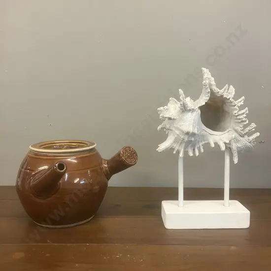 Chinese Medicine Pot & Shell On a Stand