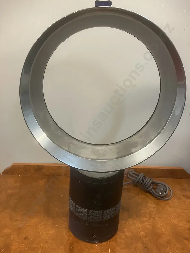 Dyson Cool AM06 Bladeless Fan With Remote Control. 30cm Image 1++