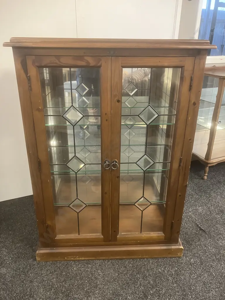 Outback Furniture Glass Display Cabinet, Pine 2 Door With Leadlight Look, Steel Ring Handles, 3 Adjustable Glass Shelves Image 1++