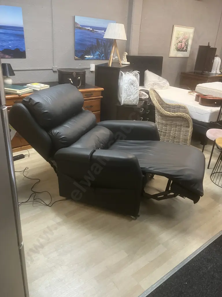 Repose Multi-Bari 254Kg Bariatric, Electric Rise & Recline Chair, X-Large, 4 Button Handset & Manual Image 1++