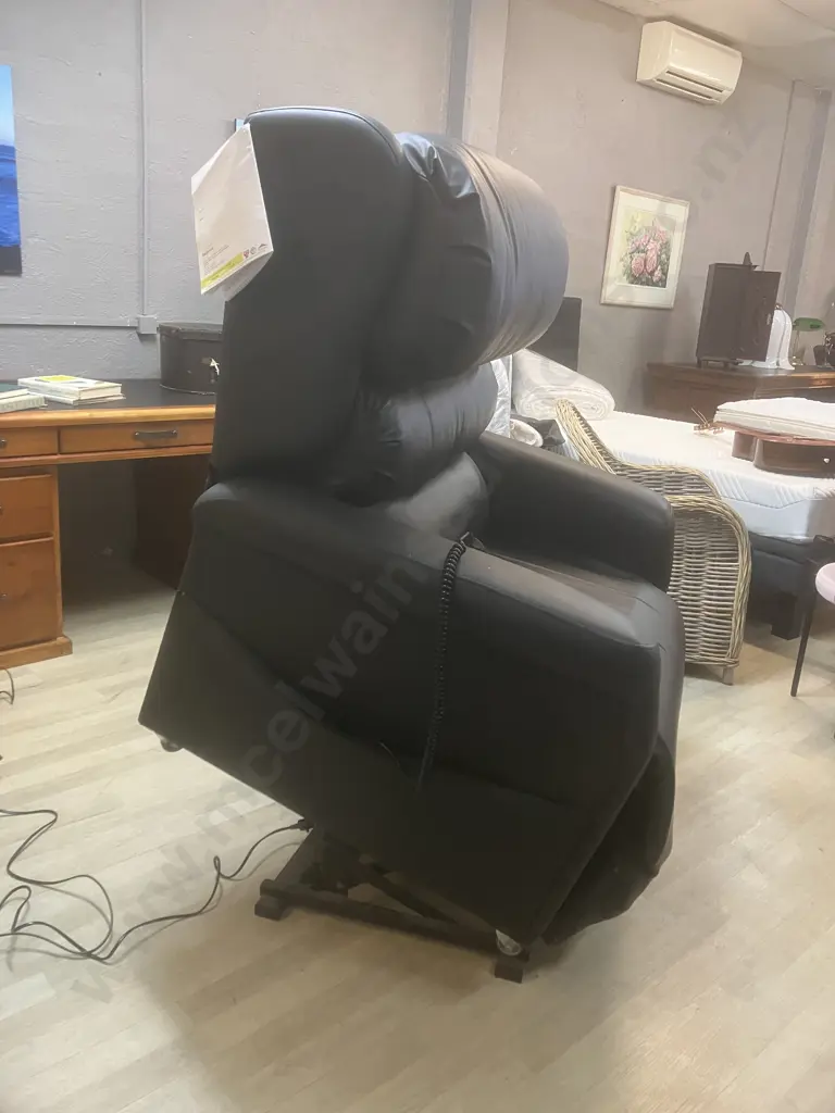 Repose Multi-Bari 254Kg Bariatric, Electric Rise & Recline Chair, X-Large, 4 Button Handset & Manual Image 1++