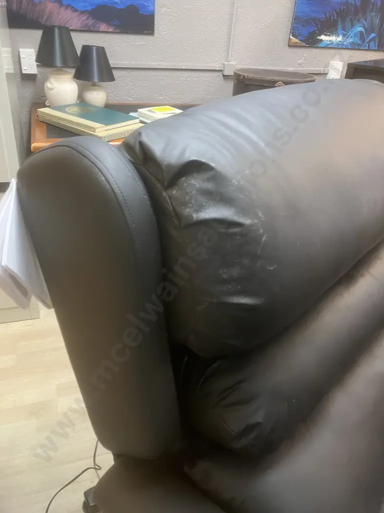 Repose Multi-Bari 254Kg Bariatric, Electric Rise & Recline Chair, X-Large, 4 Button Handset & Manual Image 1++