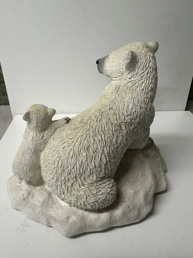 Vintage 1980s Polar Bear With Cub Sculpture Made in Italy by Castagna With Original Label. 22 x 28cm Image 1++
