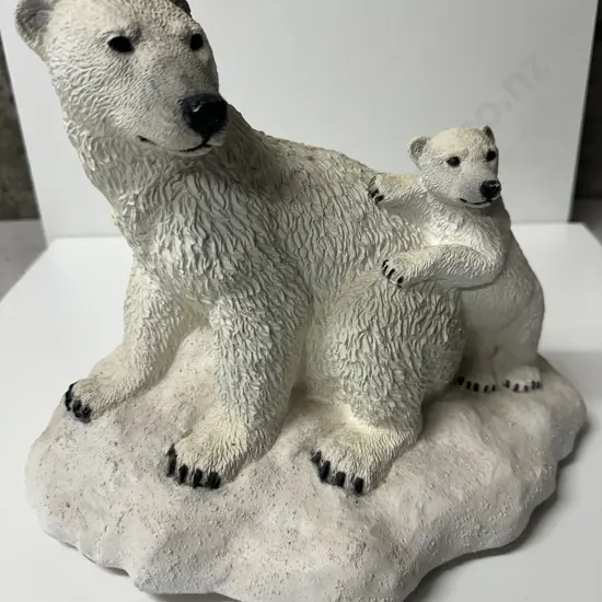 Vintage 1980s Polar Bear With Cub Sculpture Made in Italy by Castagna With Original Label. 22 x 28cm