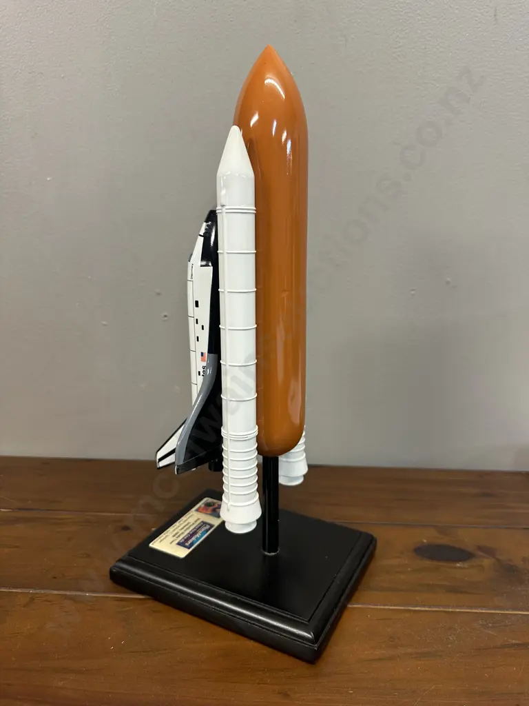 Desktop Display Model Of The Nasa Space Shuttle Image 1++