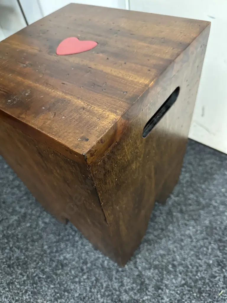 Wooden Cube Style Stool/Side Table Brown With Red Love Heart H46 W30 D30 Image 1++