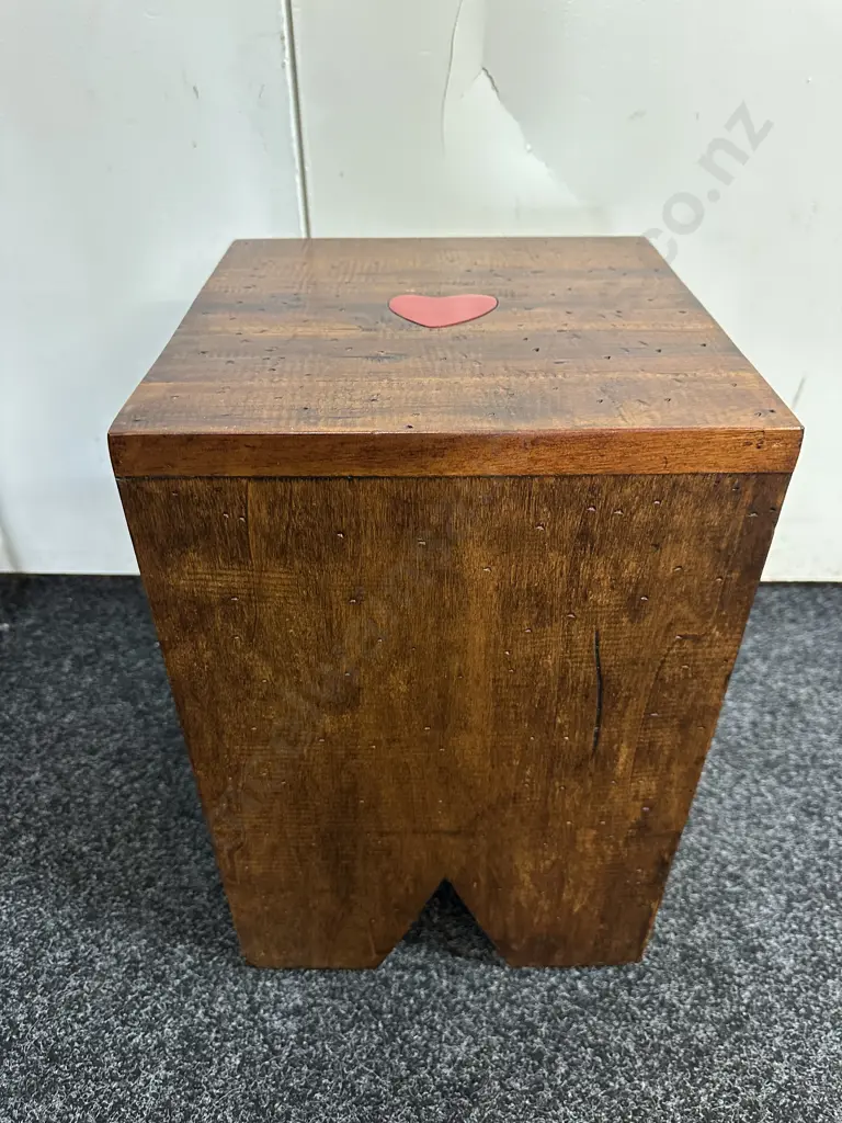 Wooden Cube Style Stool/Side Table Brown With Red Love Heart H46 W30 D30 Image 1++