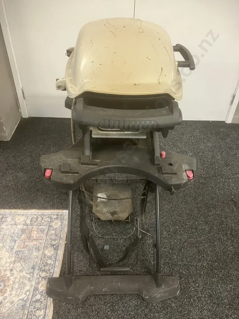 Weber Q1000 BBQ With Cover Image 1++