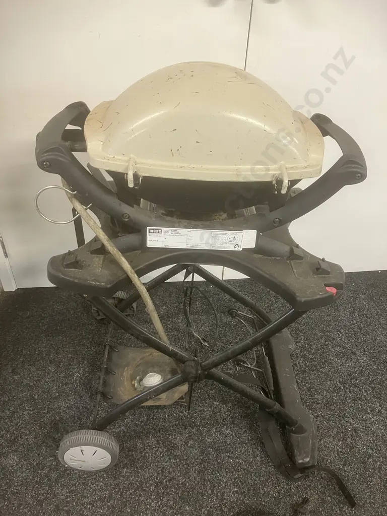 Weber Q1000 BBQ With Cover Image 1++
