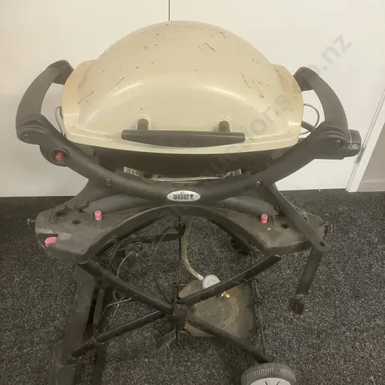 Weber Q1000 BBQ With Cover