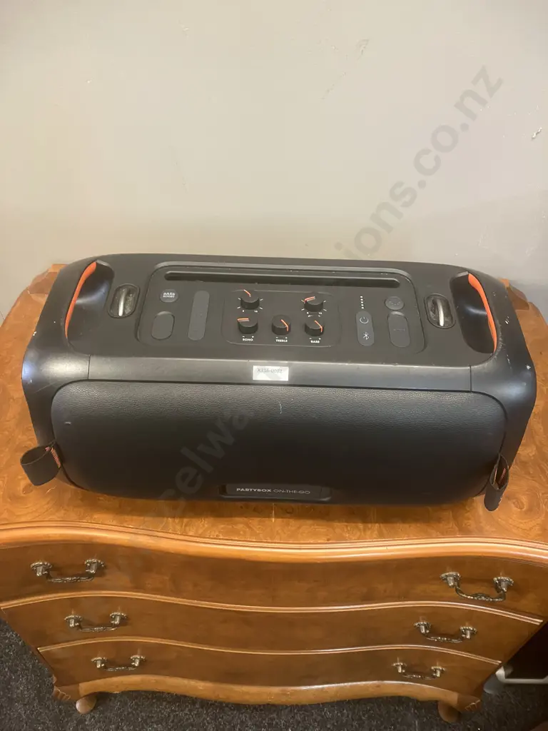 JBL PartyBox On-The-Go Essential (Damaged) Image 1++