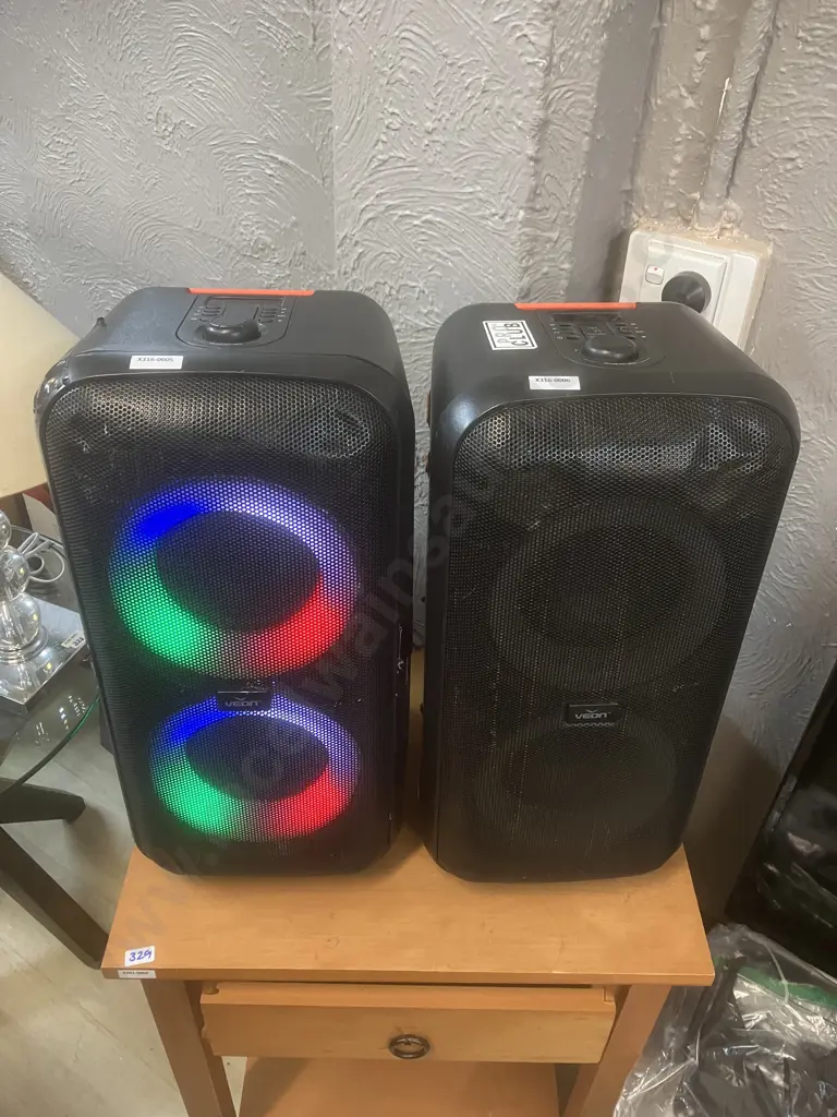 Veon Party Speaker VN26052020BK (No Lead) With a Damaged Veon Party Speaker Thats Not Working Image 1++