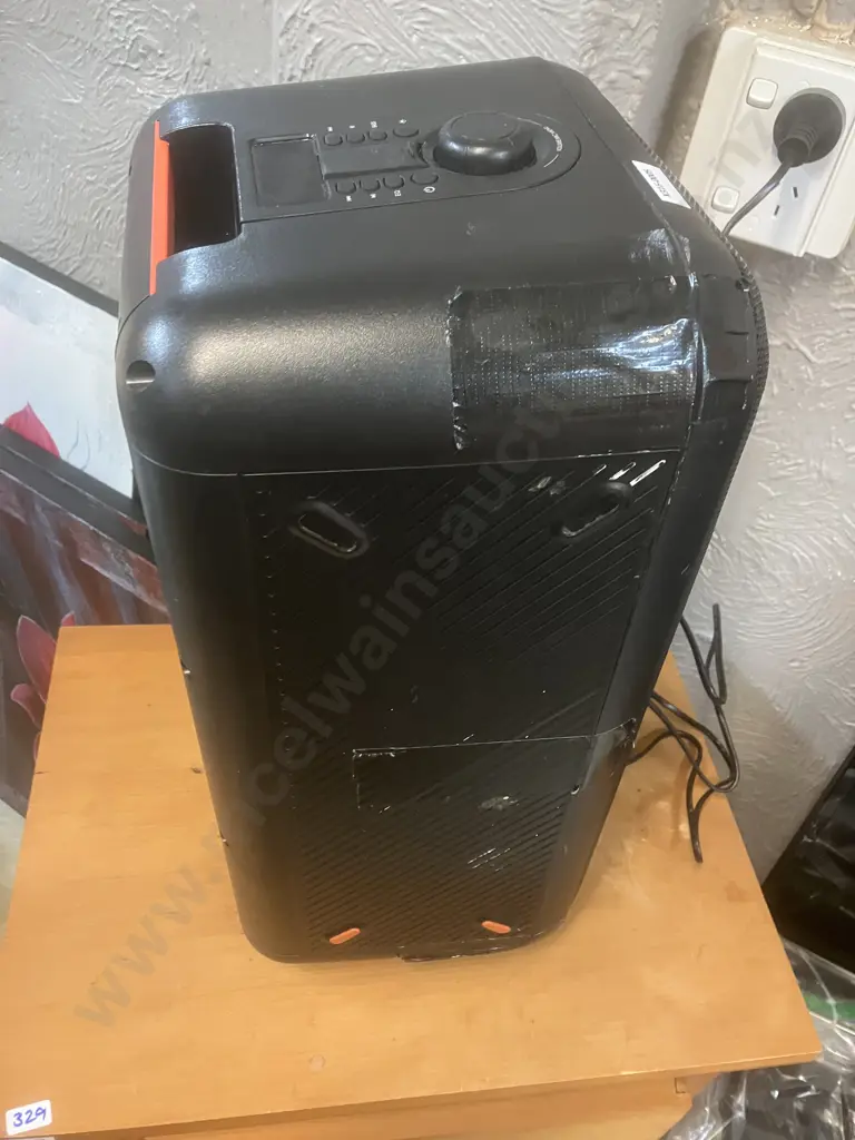 Veon Party Speaker VN26052020BK (No Lead) With a Damaged Veon Party Speaker Thats Not Working Image 1++