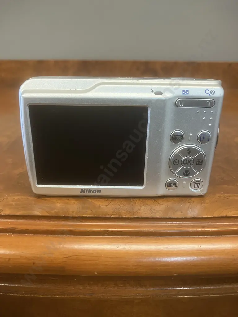 Nikon Coolpix S210 Compact Digital Camera 8MP With Nikkor 3x Optical Zoom - Silver Image 1++