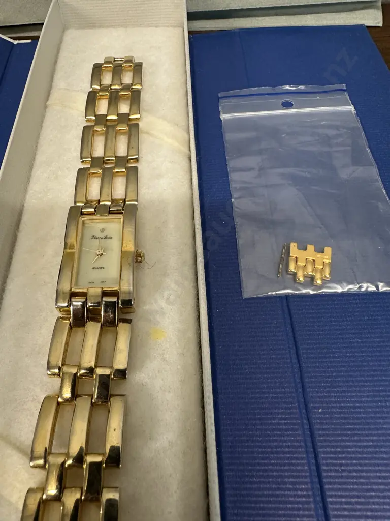 Vintage Gold Tone Ladies Quartz 'Piere Louis' Watch Image 1++