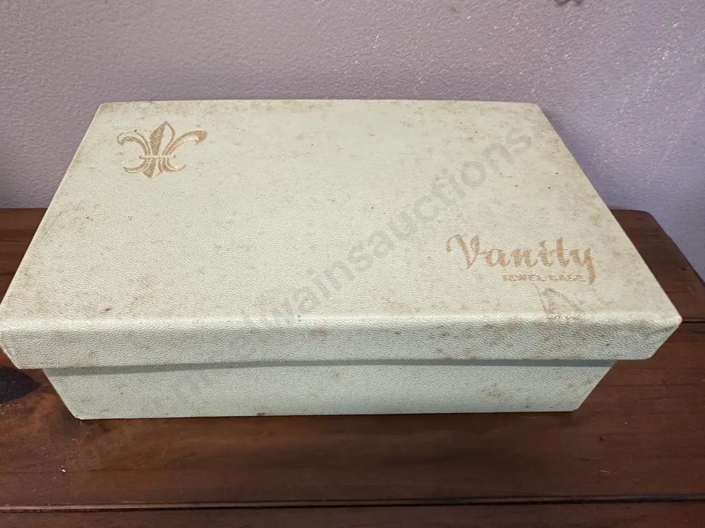 Selection Of Vintage Items Including Costume Jewellery, Powder Puffs, Hat Pin, Miniature Ornaments Etc In Vanity Case Image 1++