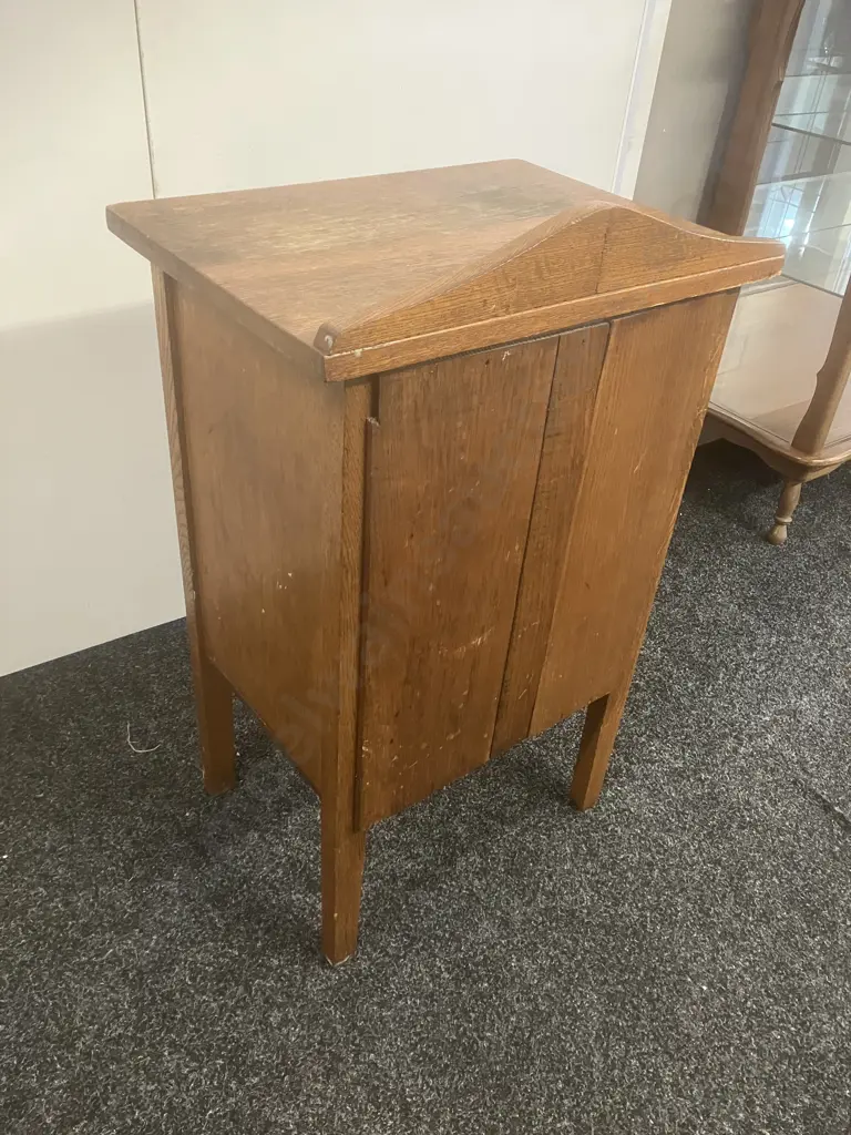 Antique Oak Single Door Bedside Cabinet. H83 W49.5 D37cm Image 1++