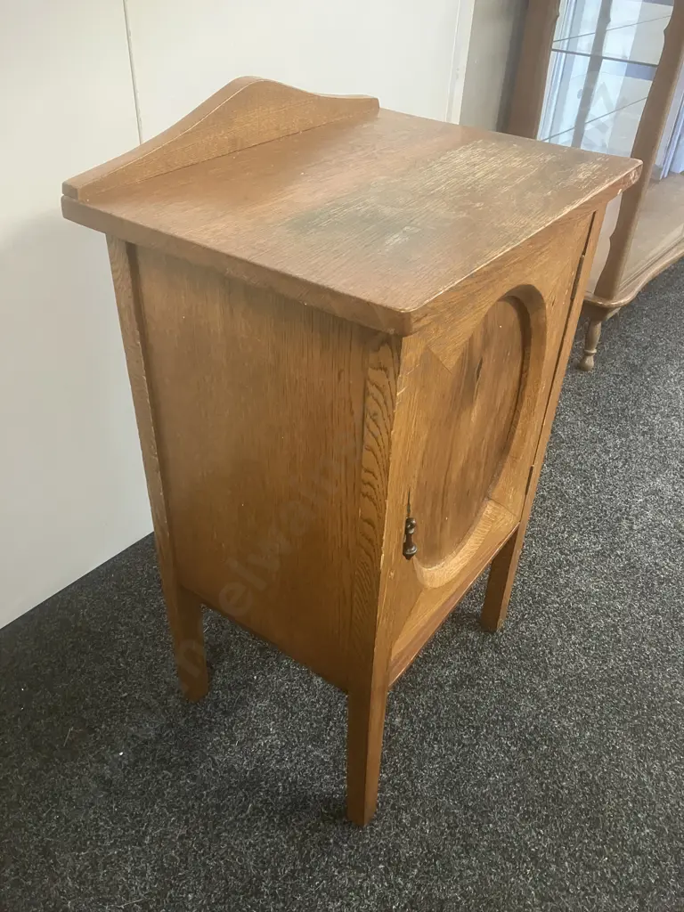 Antique Oak Single Door Bedside Cabinet. H83 W49.5 D37cm Image 1++