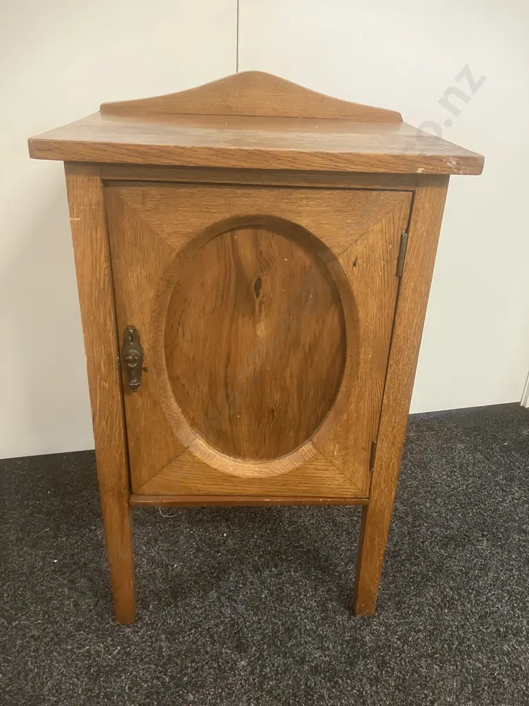 Antique Oak Single Door Bedside Cabinet. H83 W49.5 D37cm Image 1++