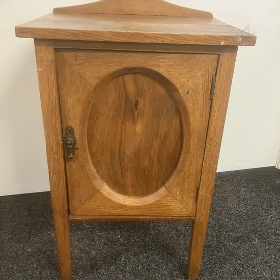Antique Oak Single Door Bedside Cabinet. H83 W49.5 D37cm