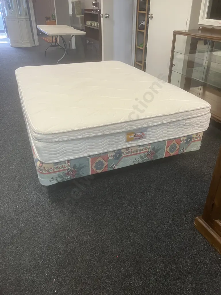 Double Size Sweet Dreams Plush Mattress With Unmatched Base Image 1++
