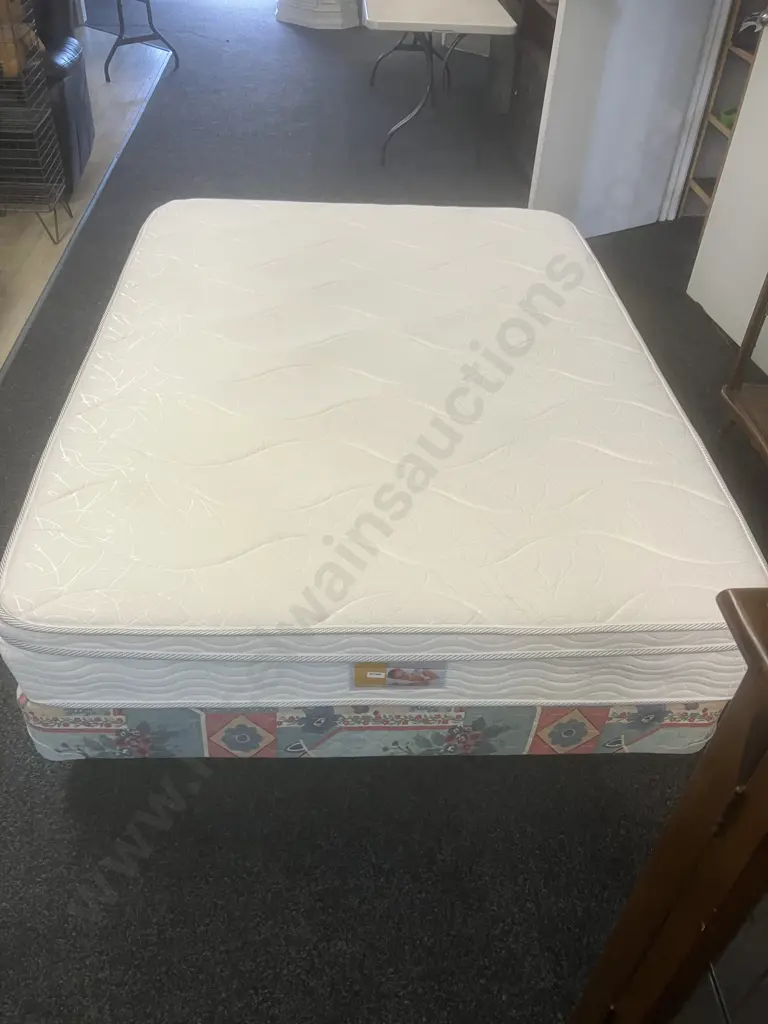 Double Size Sweet Dreams Plush Mattress With Unmatched Base Image 1++