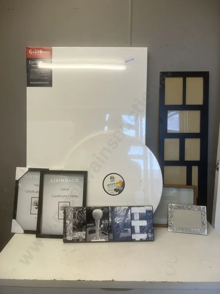 Canvas 50cm Round, Gordon Harris  610 x 914 Canvas, Assorted Frames Etc Image 1++