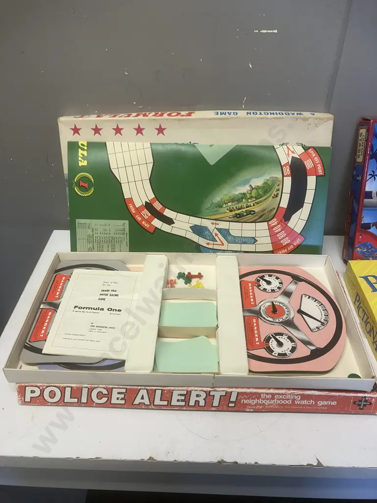 Vintage Games - Waddingtons Formula 1, Police Alert Etc (As Found) Image 1++