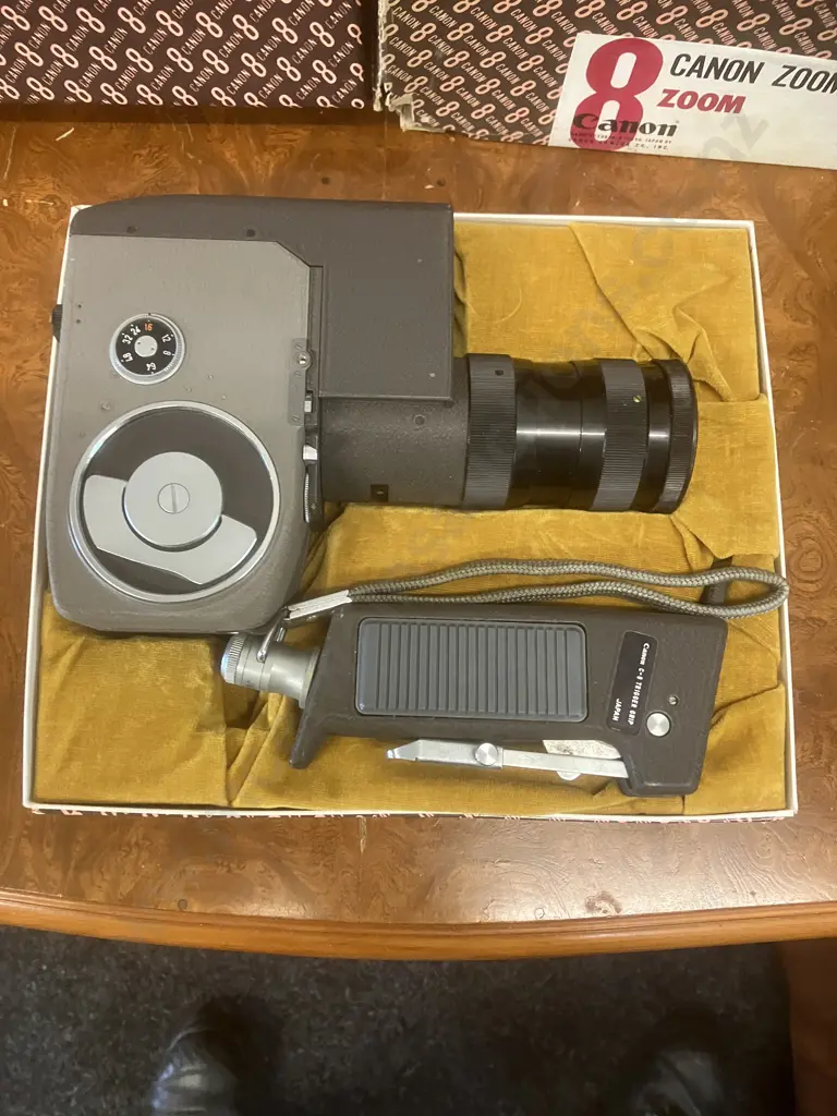 Canon Reflex Zoom 8 8mm Movie Camera #69052 With Hand Grip & Leather Carry Case, Original Boxes - 1959 Japan Image 1++