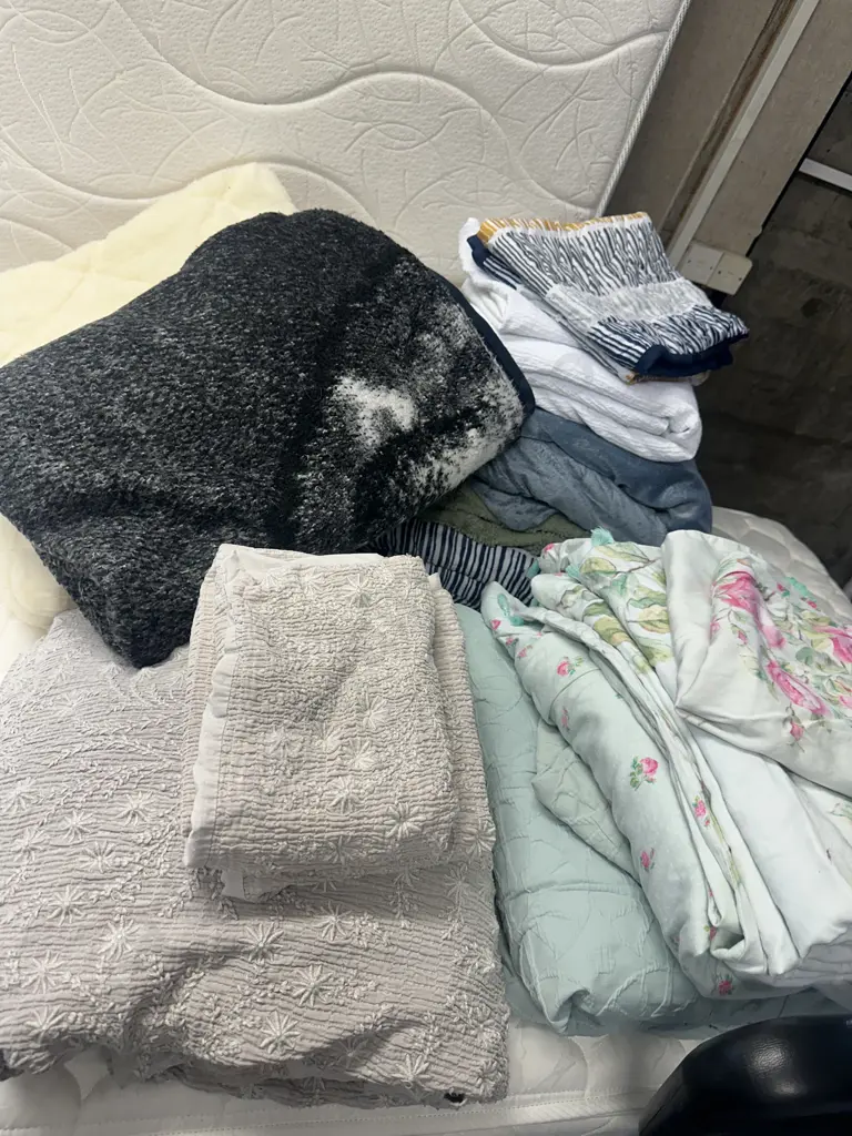 Large Selection Of Linen Including Living & Co Single Woolmark Underlay/Protector With Duvet Inner Etc  Image 1++