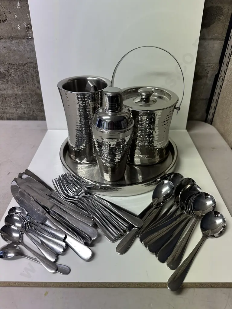 Soho Silver Colour Serving Tray With Ice Bucket, Cocktail Shaker, Wine Bottle Holder & Assorted Onedia Cutlery Image 1++