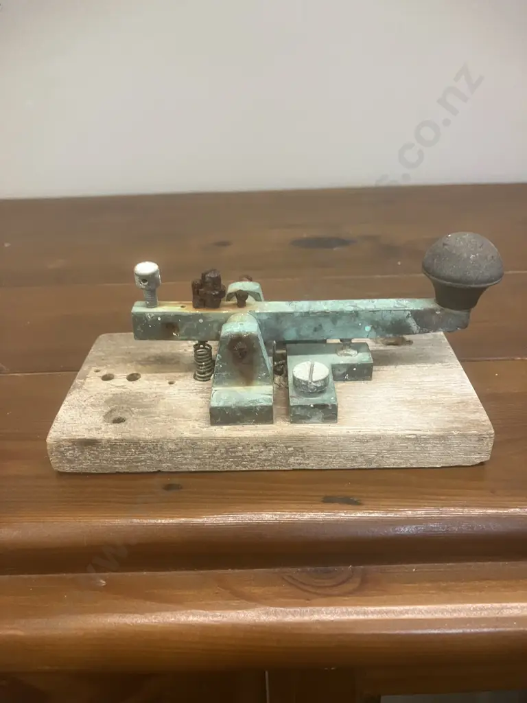 Vintage NZ Morse Code Key Image 1++