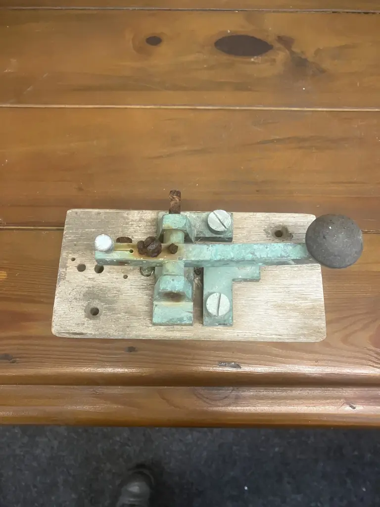 Vintage NZ Morse Code Key Image 1++