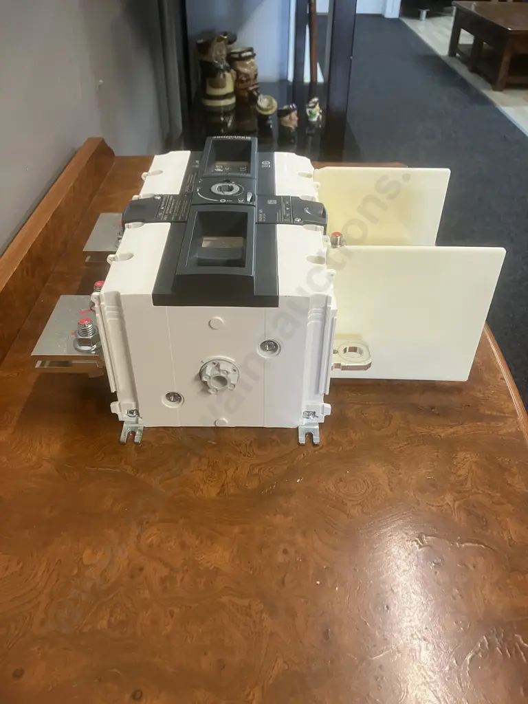 Socomec INOSYS Load Break Switch, Centred, 4 Pole 400A 1500V DC-PV2 (86P22041) Image 1++