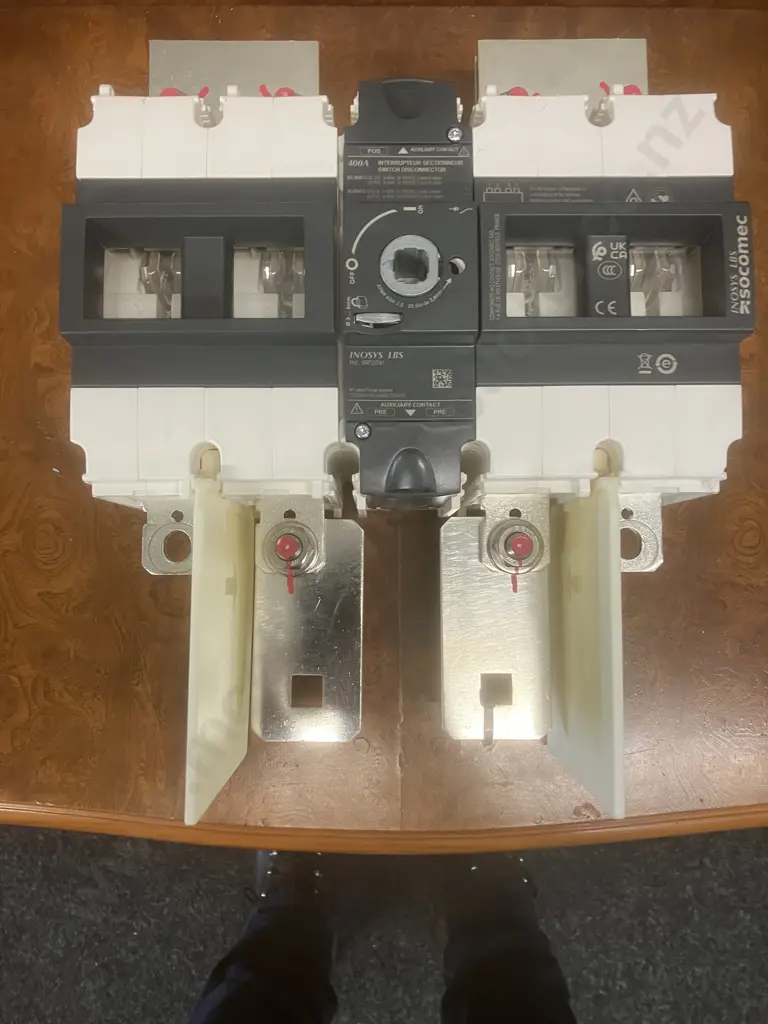 Socomec INOSYS Load Break Switch, Centred, 4 Pole 400A 1500V DC-PV2 (86P22041) Image 1++