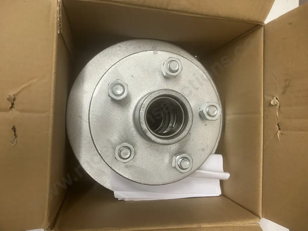 Trojan Hub & Disc Assemblies 225mm 035135 Hub Kit 1500Kg D/B 5x4 1/2 x 1/2 Integral Hub Does Not Include S.Axle Image 1++