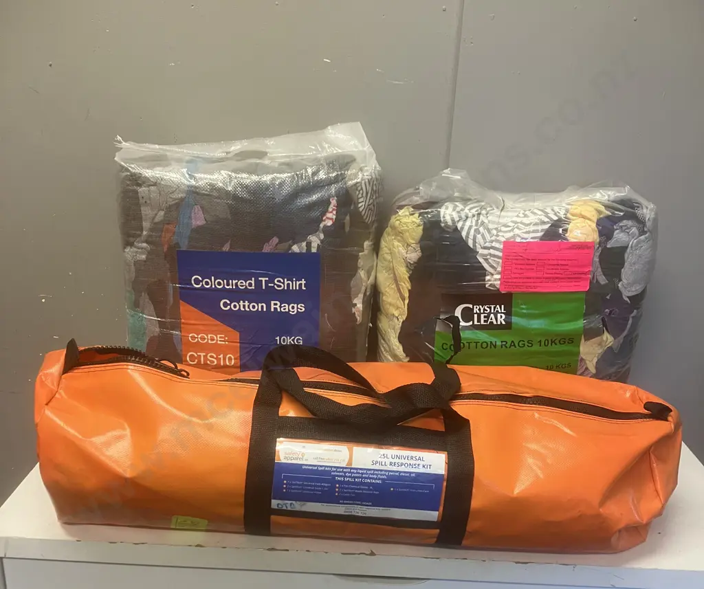 Safety Apparel 25L Universal Spill Response Kit & Two x Bags of Rags Image 1++