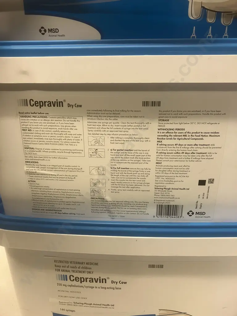 MSD Animal Health Cepravin Dry Cow - 250mg Cephalonium / Syringe In A Long-Acting Base. 3 x Buckets of 144 Syringes Each Image 1++