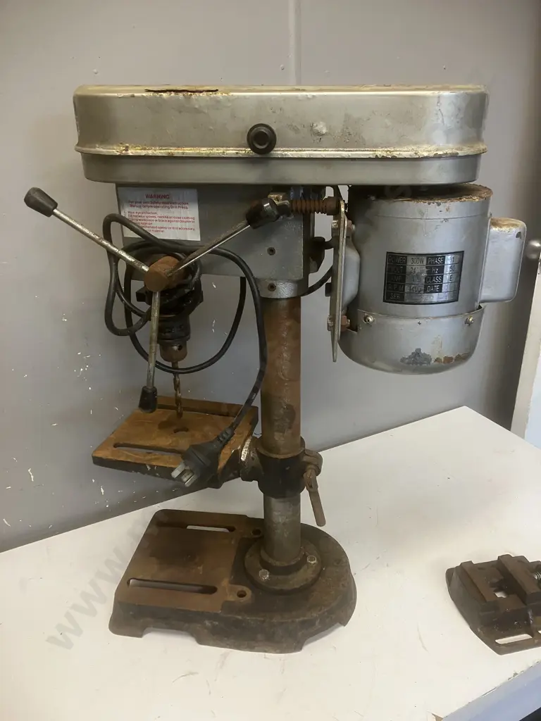 Ryobi 5 Spd Drill Press - 205mm, 13mm Chuck With Vice Image 1++
