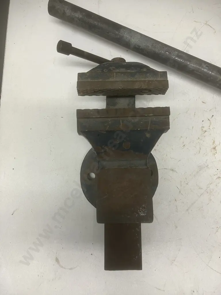 Blue Vice & Pipe Threader Image 1++