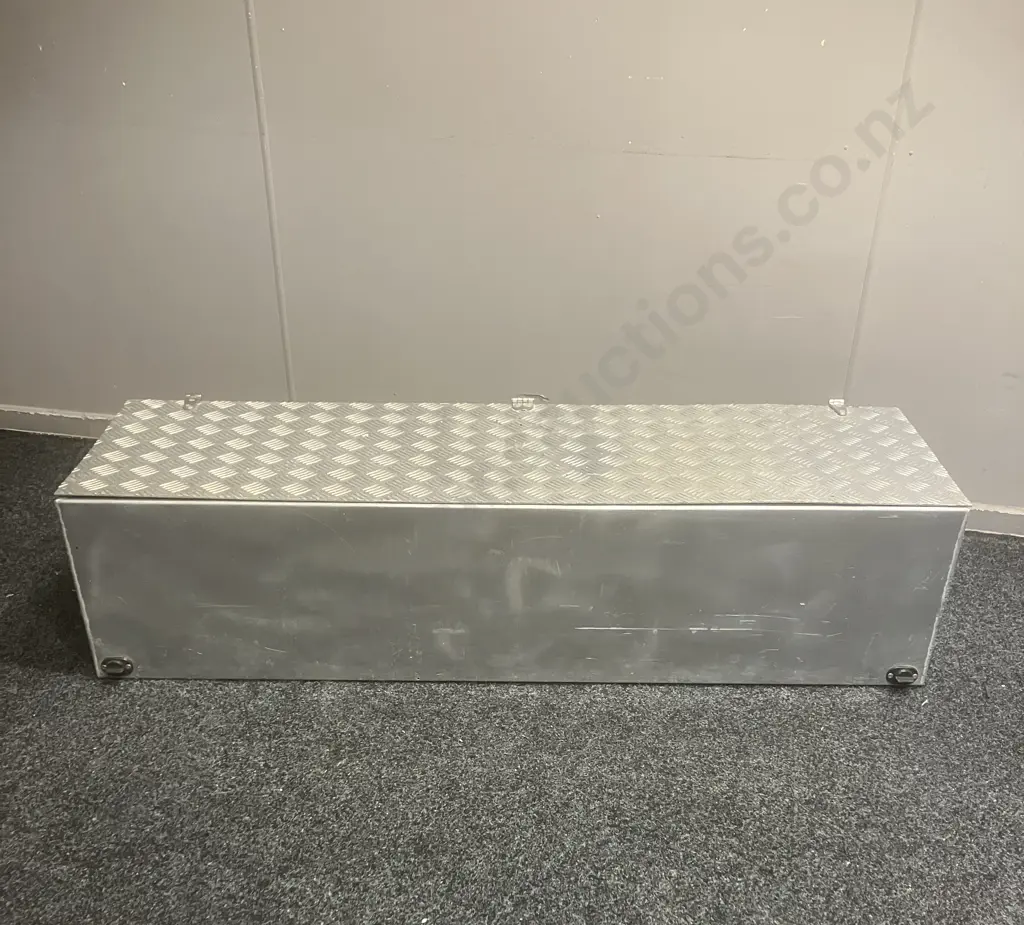 Aluminum Storage Trunk With Treadplate Lid. H34 W140 D40.5cm Image 1++