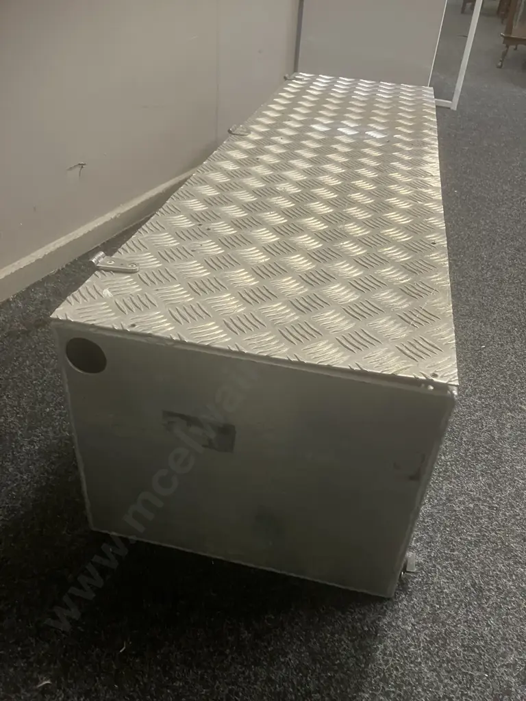 Aluminum Storage Trunk With Treadplate Lid. H34 W140 D40.5cm Image 1++